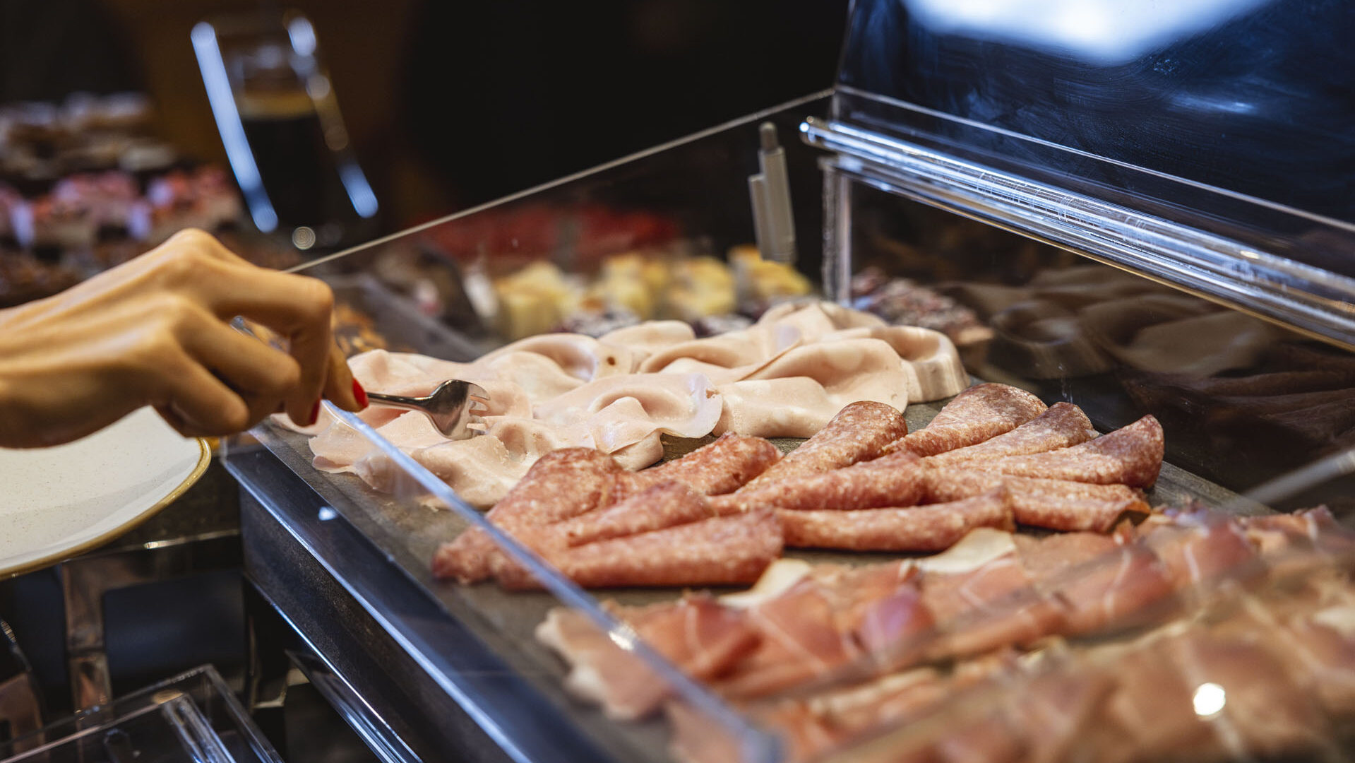 hihotelsriva-lago-garda-colazione-buffet-gallery-3