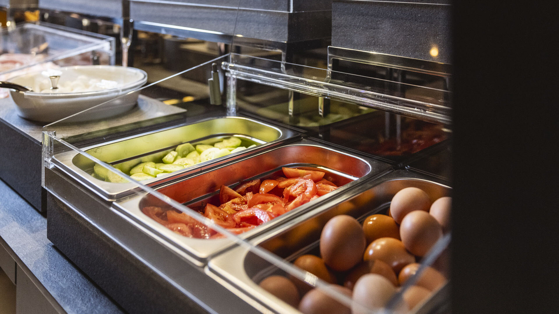 hihotelsriva-lago-garda-colazione-buffet-gallery-4