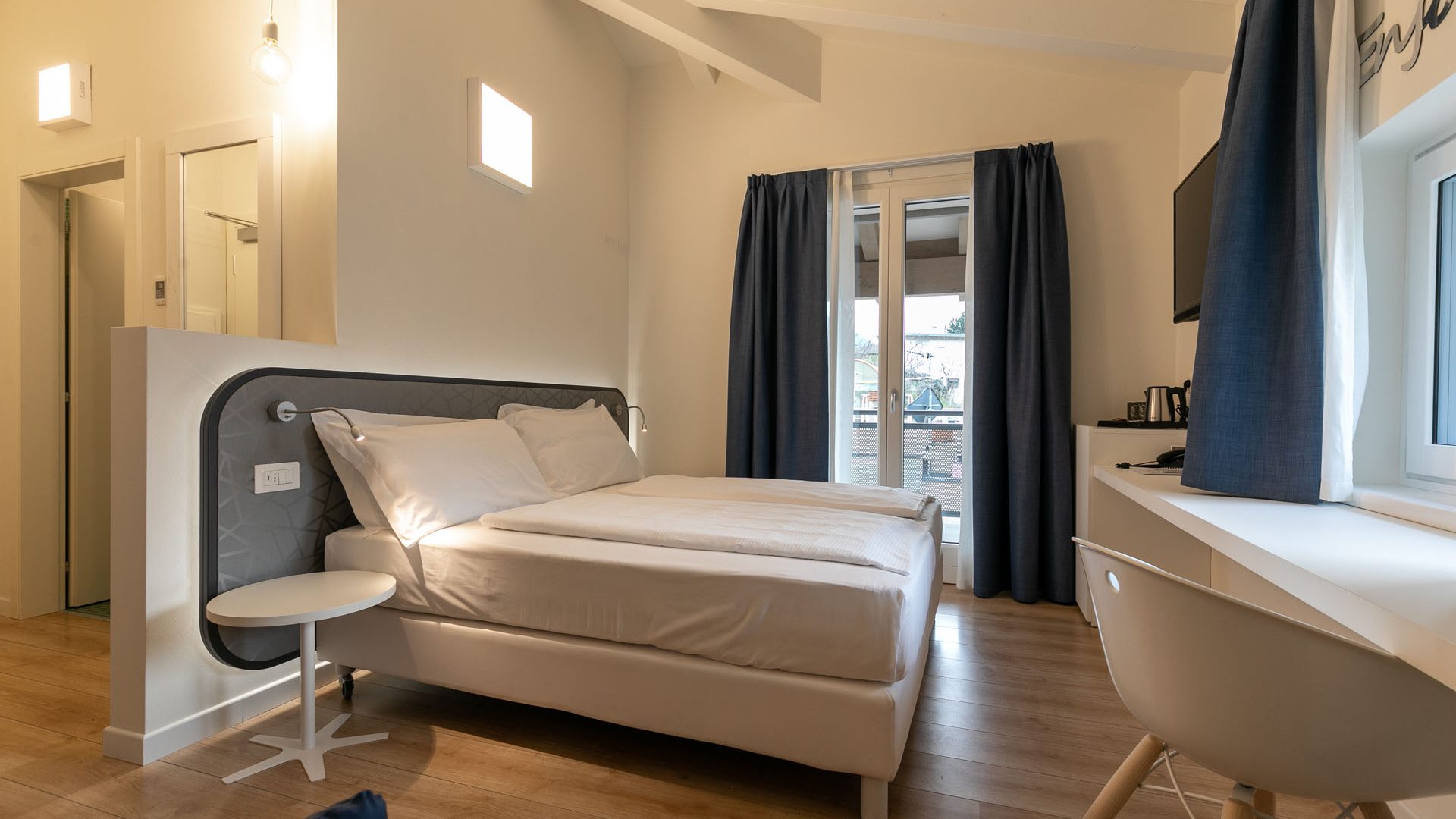 hihotels-torbole-camera-deluxe-1-old