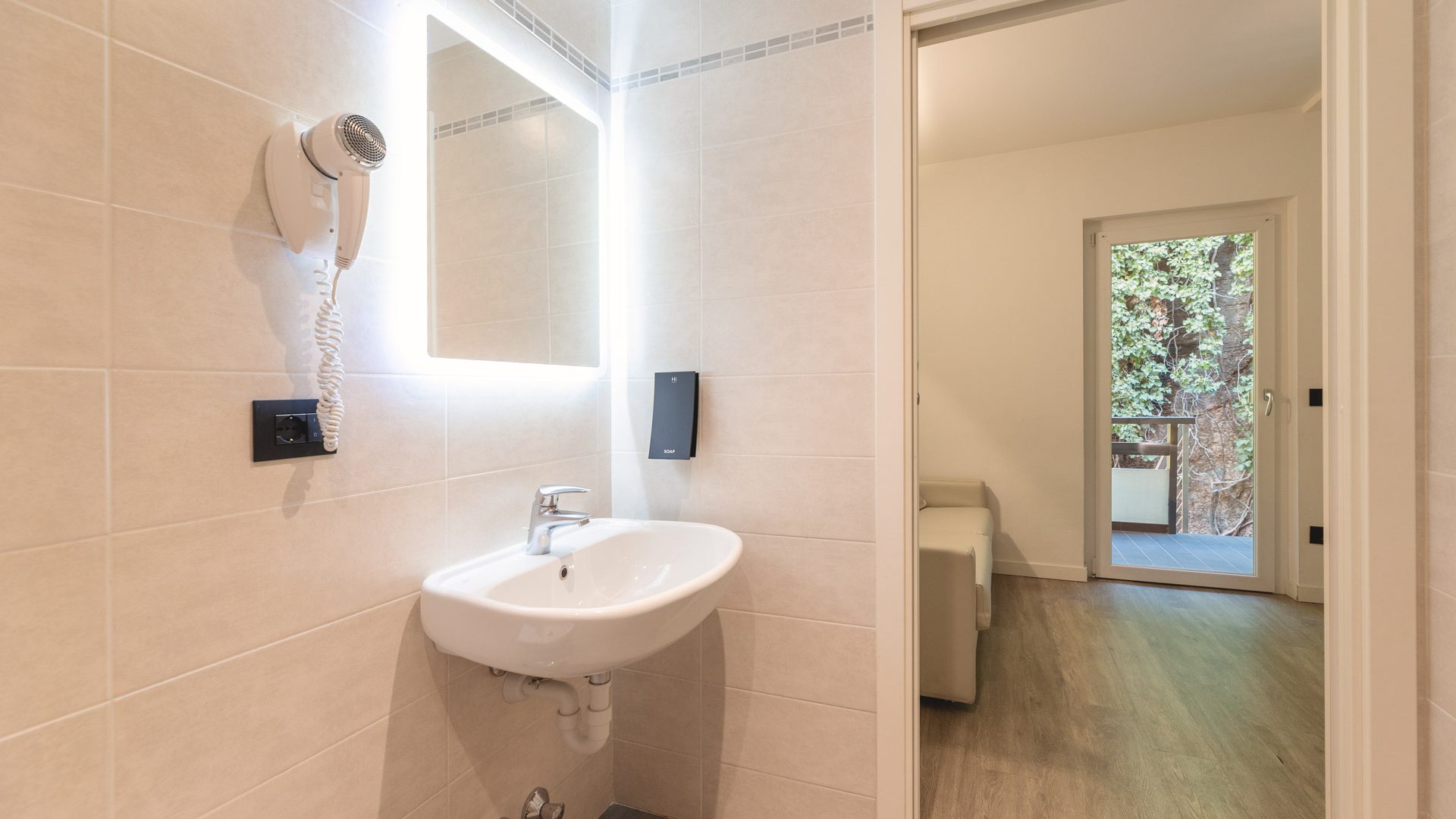 hihotels-trento-camera-doppia-large-10