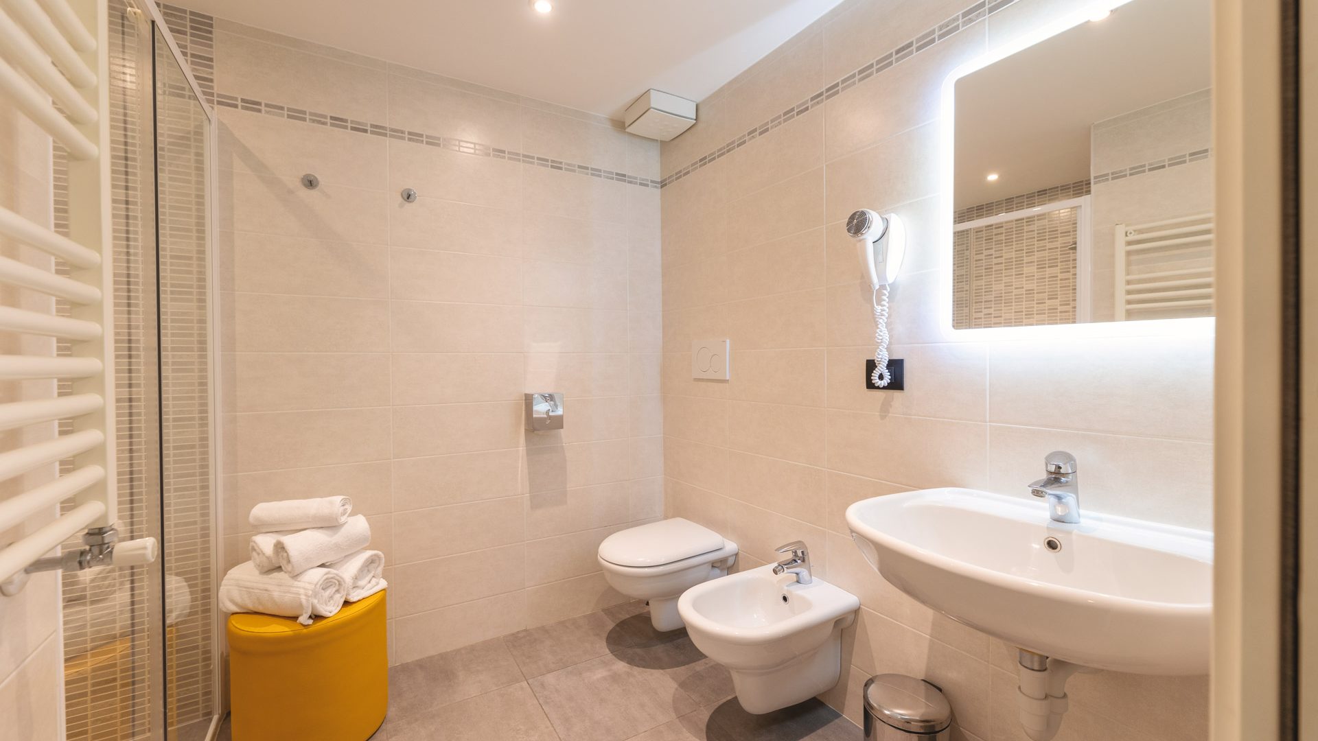 hihotels-trento-camera-doppia-large-11