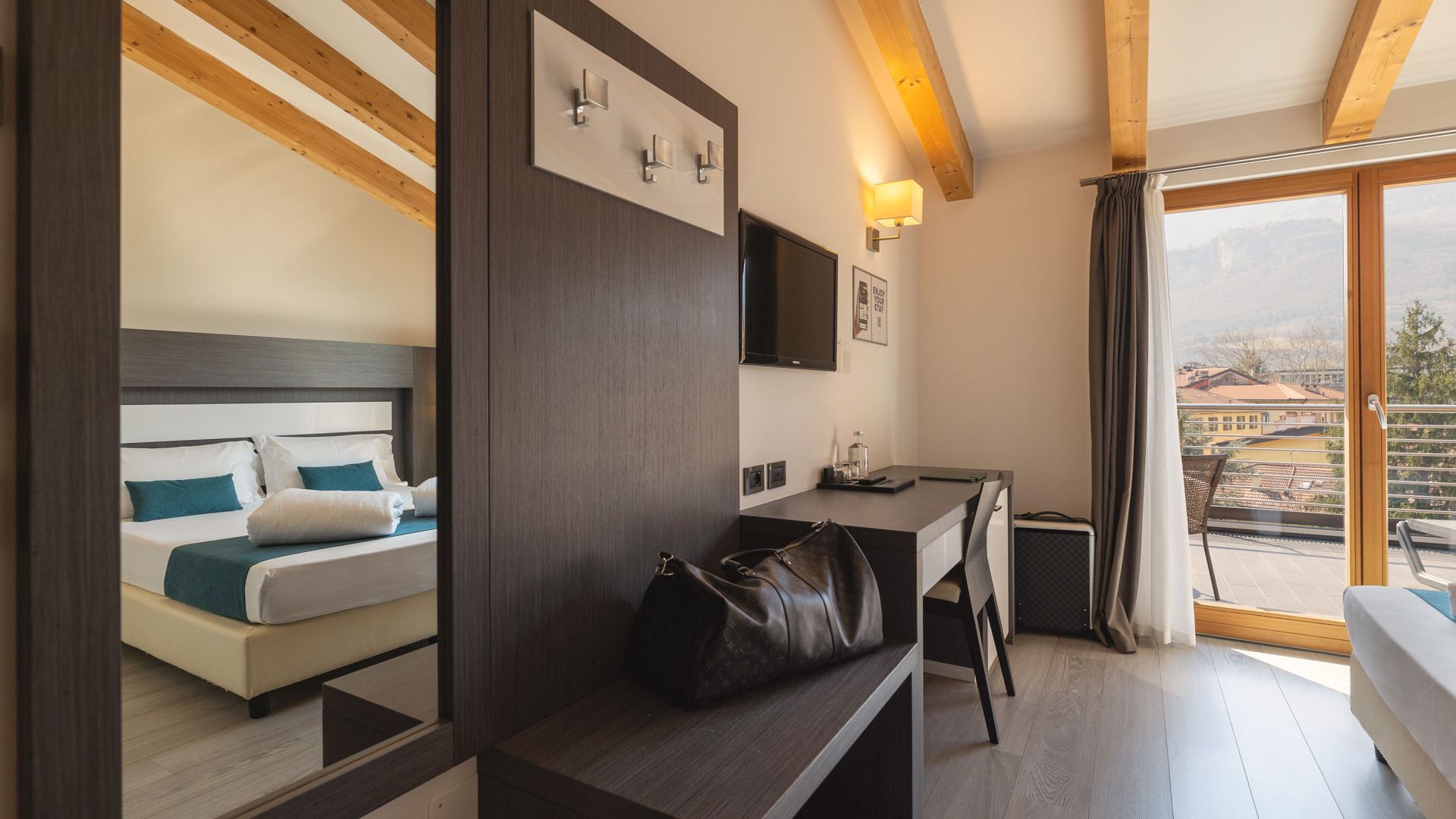 hihotels-trento-camera-doppia-superior-con-jacuzzi-0