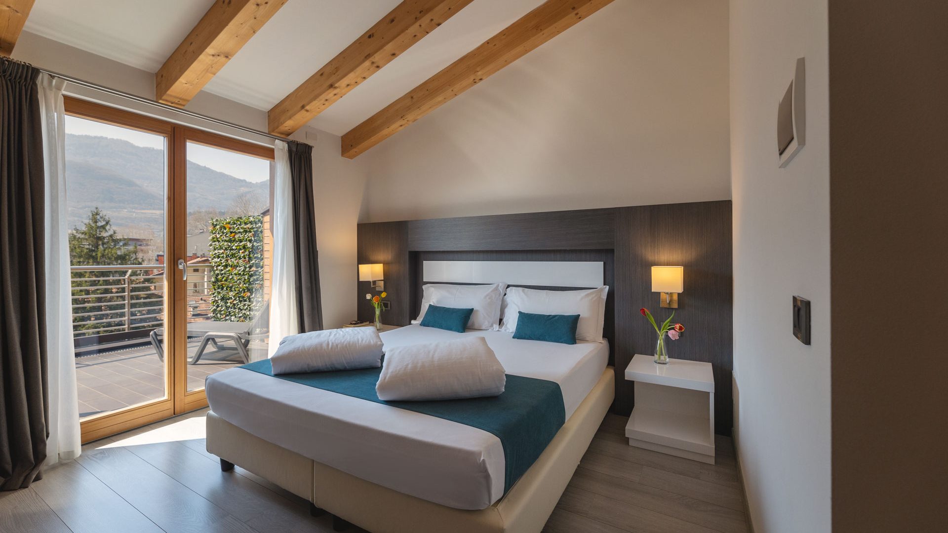 hihotels-trento-camera-doppia-superior-con-jacuzzi-1