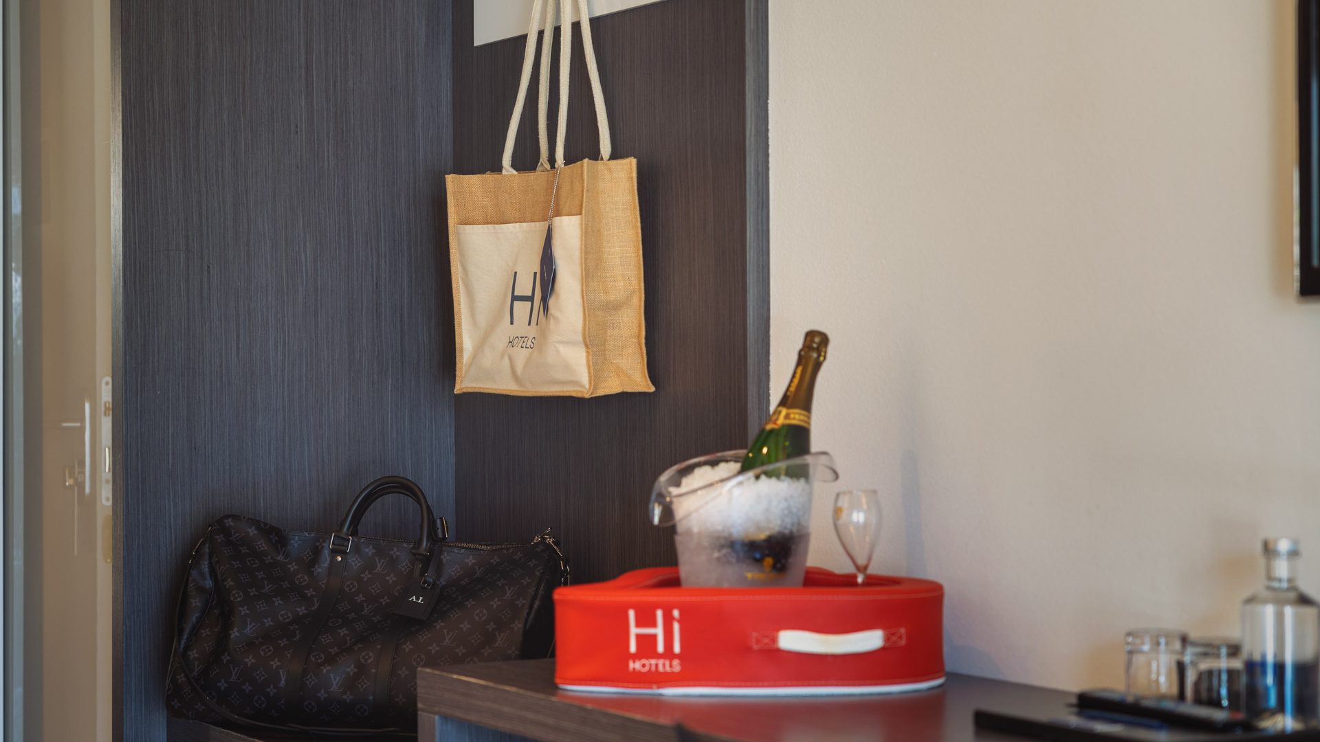 hihotels-trento-camera-junior-suite-con-con-jacuzzi-10