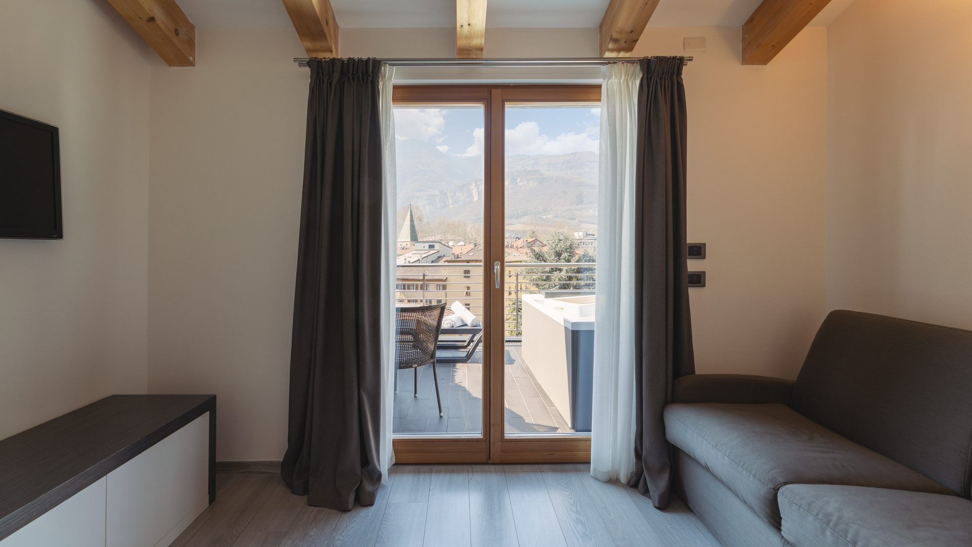 hihotels-trento-camera-junior-suite-con-con-jacuzzi-6
