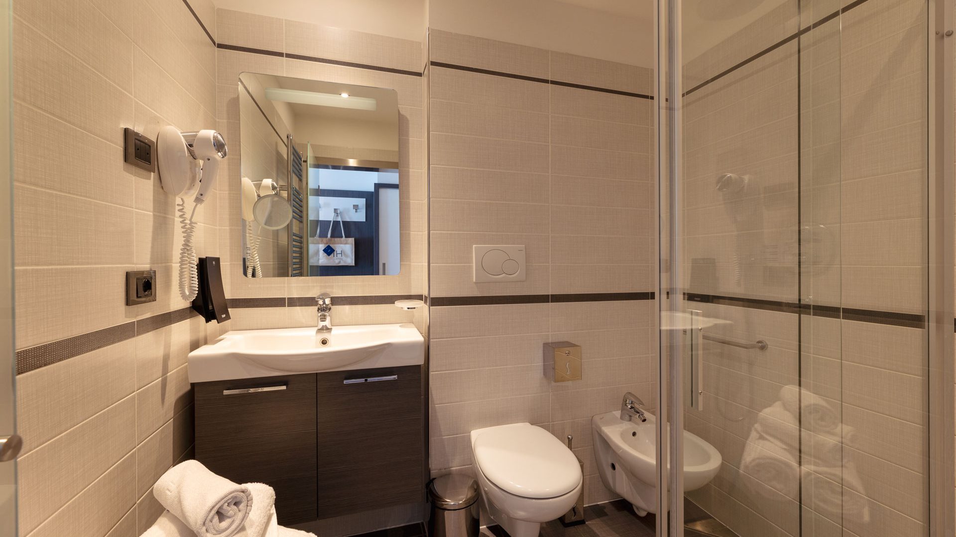 hihotels-trento-camera-junior-suite-con-con-jacuzzi-7