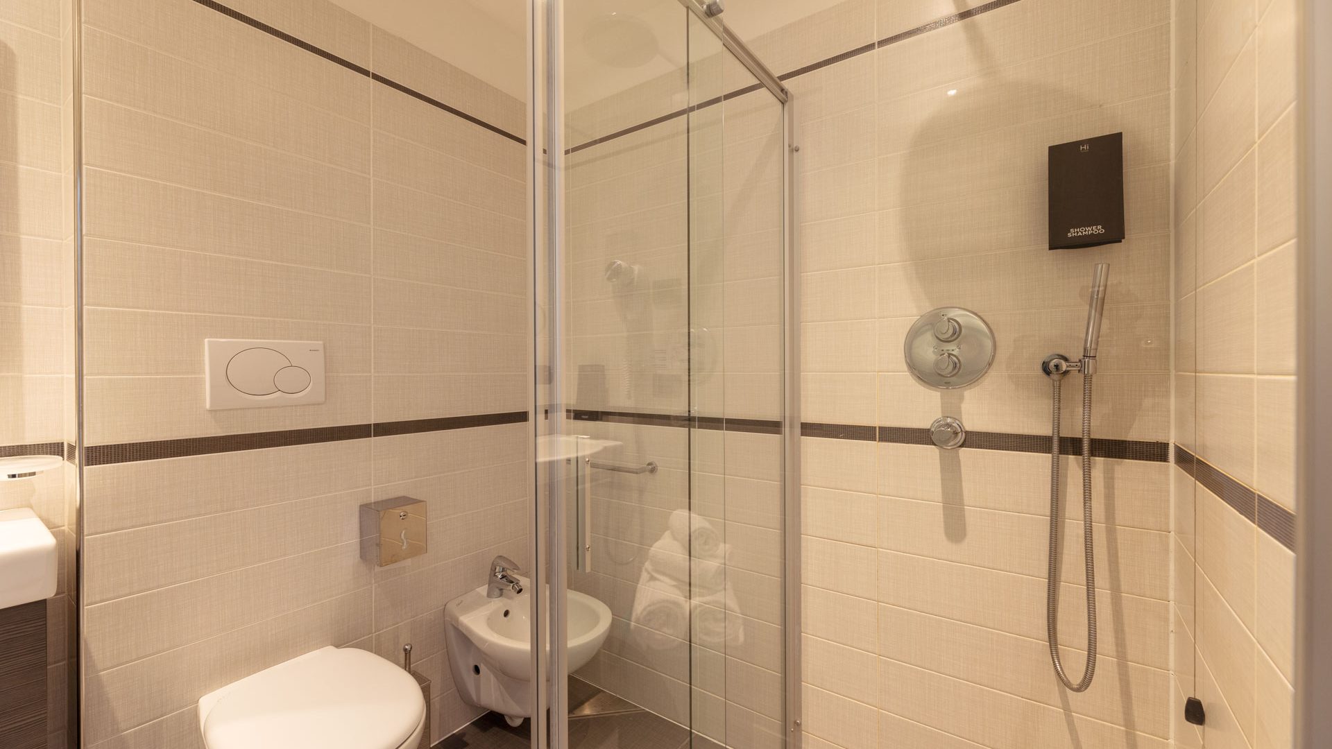 hihotels-trento-camera-junior-suite-con-con-jacuzzi-8