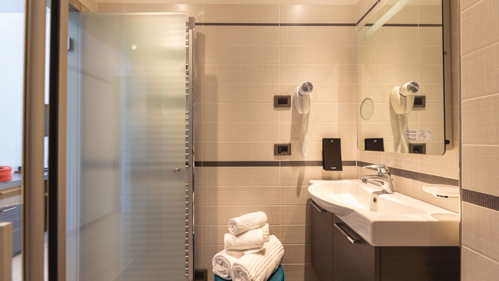 hihotels-trento-camera-junior-suite-con-con-jacuzzi-9