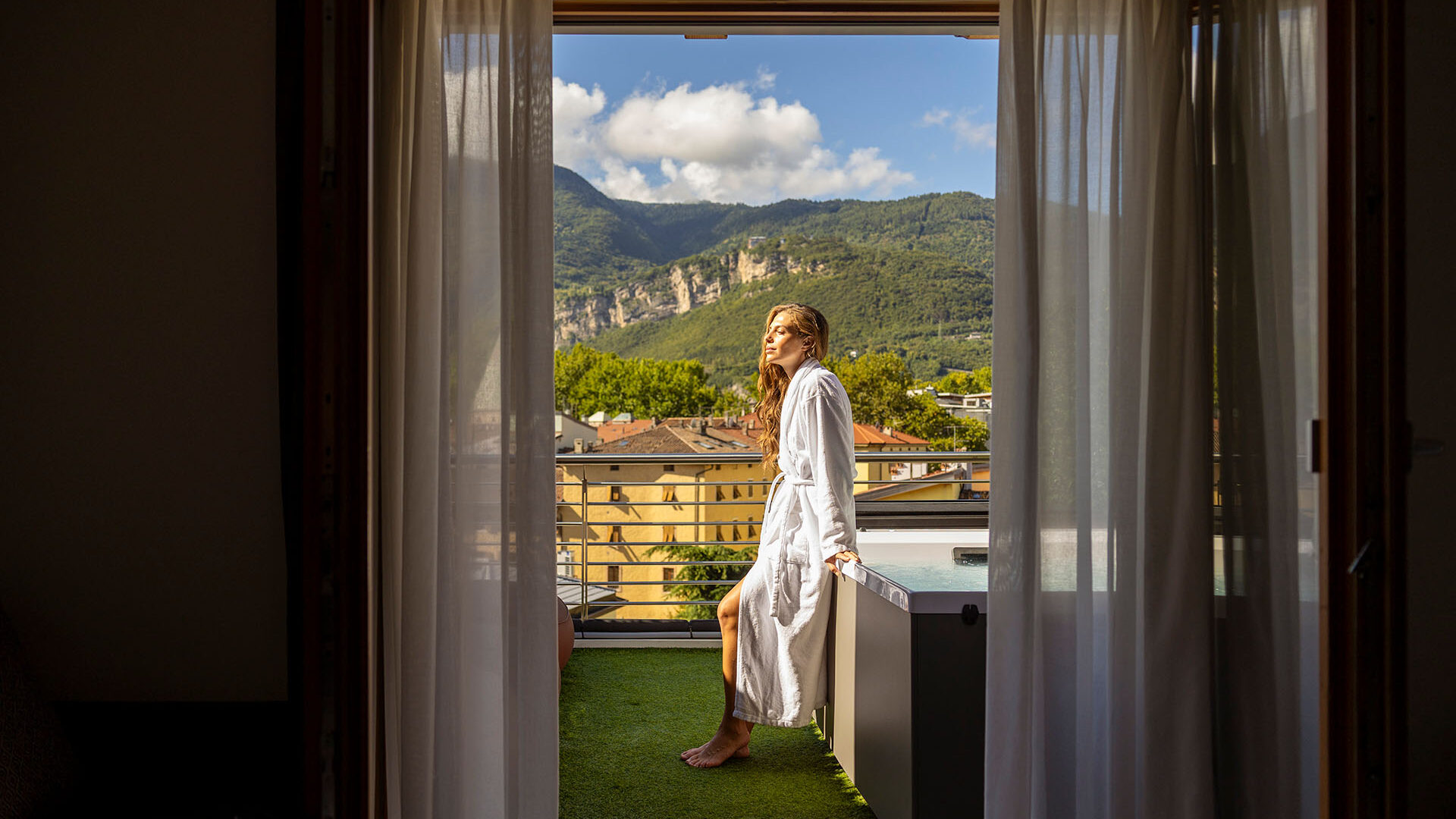hihotels-trento-camera-terrazzo-jacuzzi-vista-panorama-2