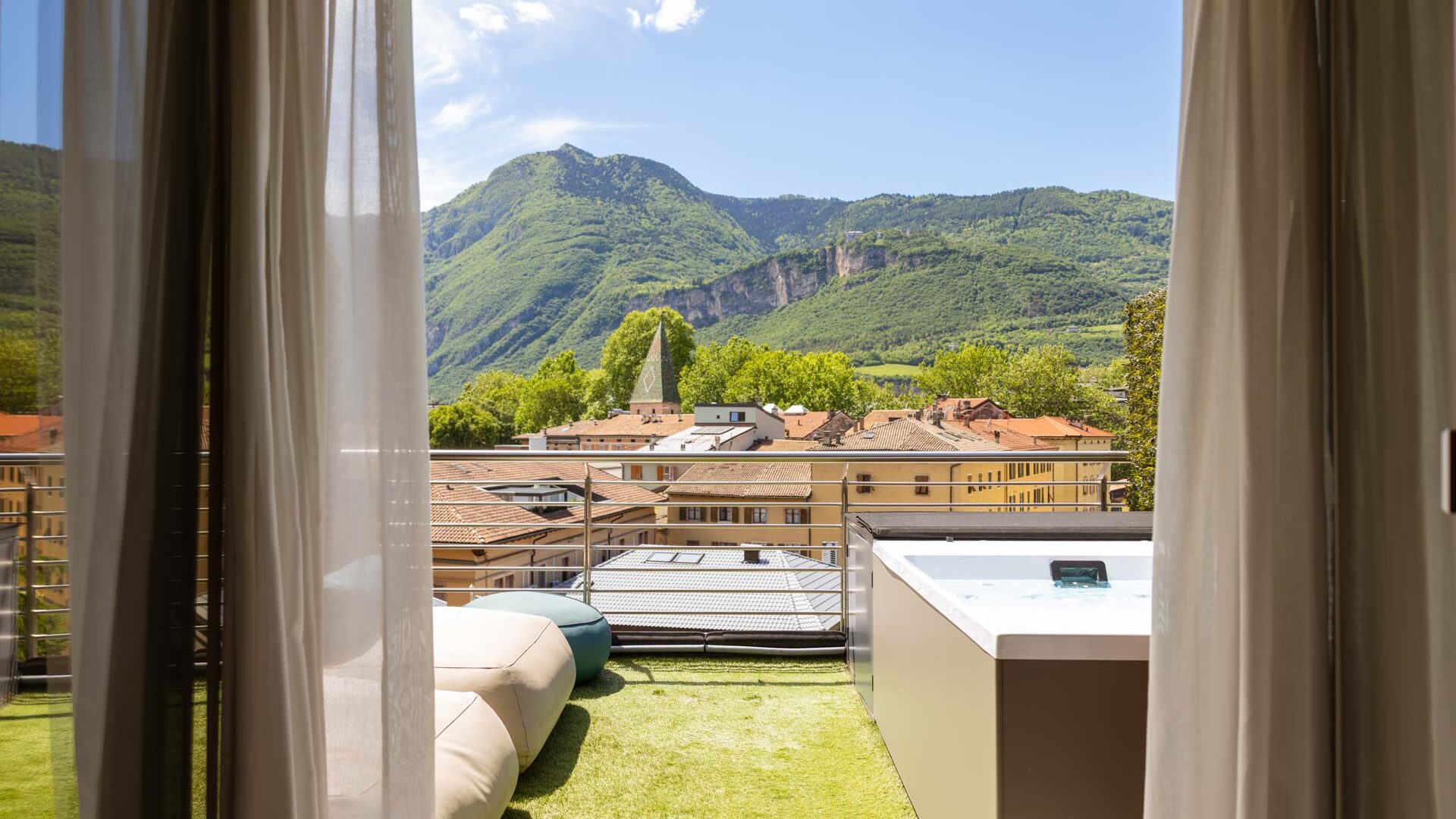 hihotels-trento-hotel-in-trentino-monolocale-juniorsuite-superior-jacuzzi-1