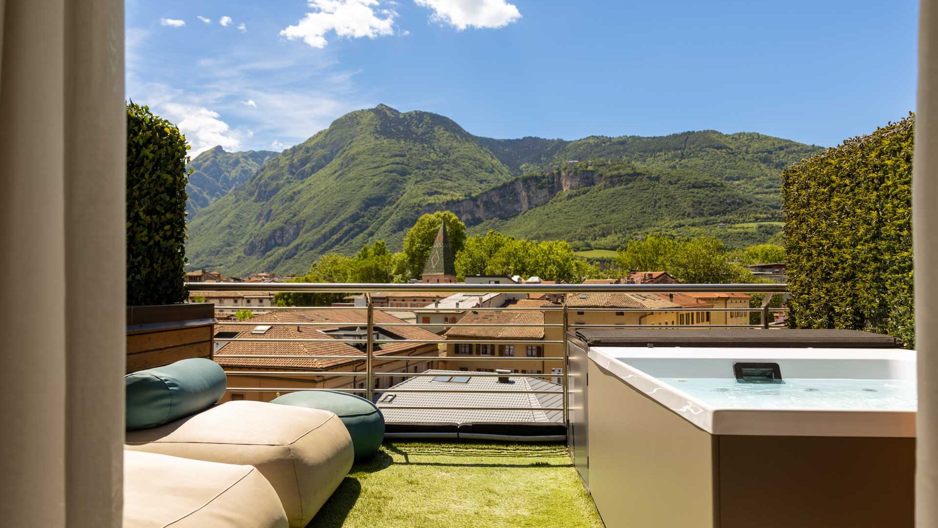 hihotels-trento-hotel-in-trentino-monolocale-juniorsuite-superior-jacuzzi-3