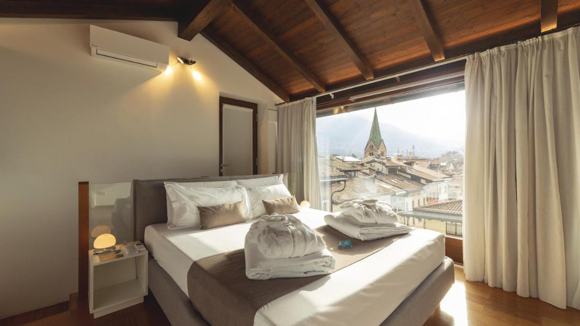 hihotels-trento-vicolo-del-vò- camera-junior-suite-2