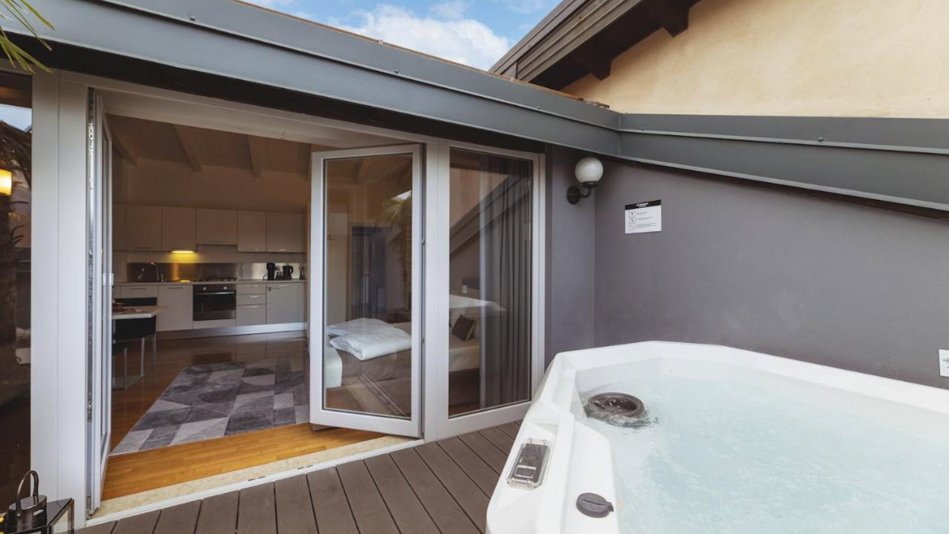 hihotels-trento-vicolo-del-vò- monolocale-con-jacuzzi-2