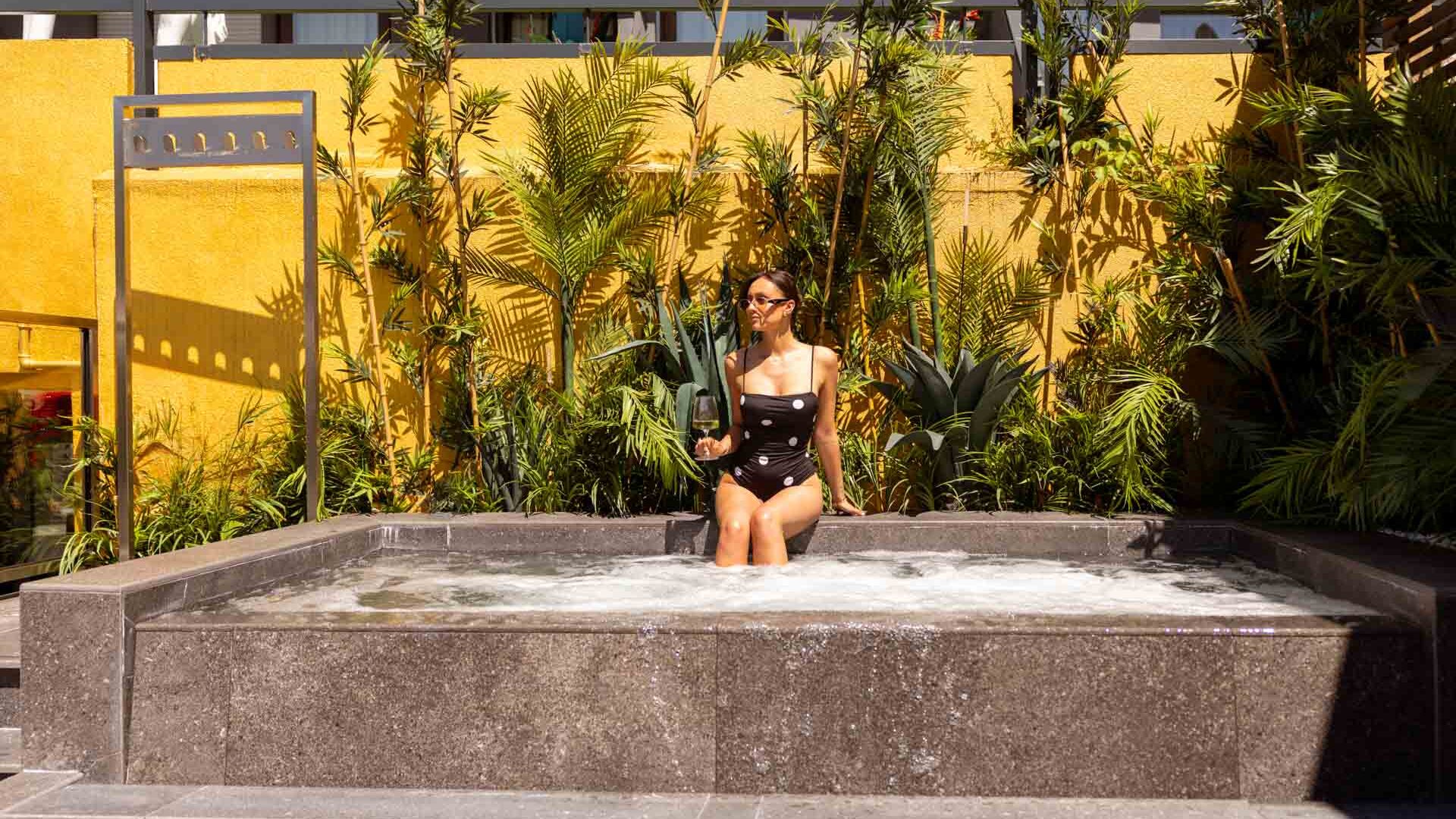 hihotels-trento-hotel-in-trentino-sole-in-piscina-aperto-2